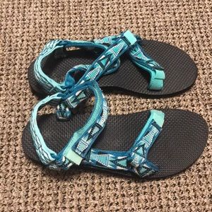 EUC Tevas aqua blue